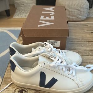 VEJA ESPLAR LOGO LEATHER WHITE/COBALT SIZE 40 EXCELLENT SHAPE